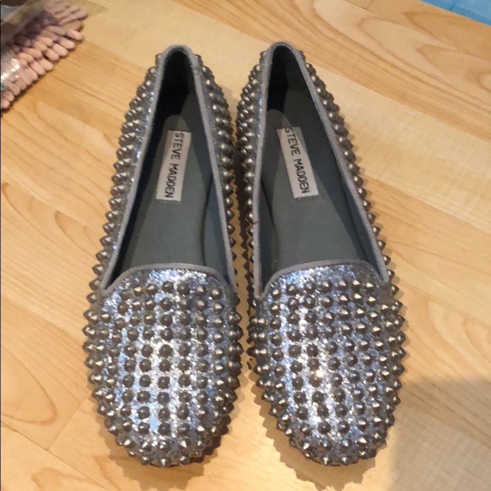 Brand new silver stud flats